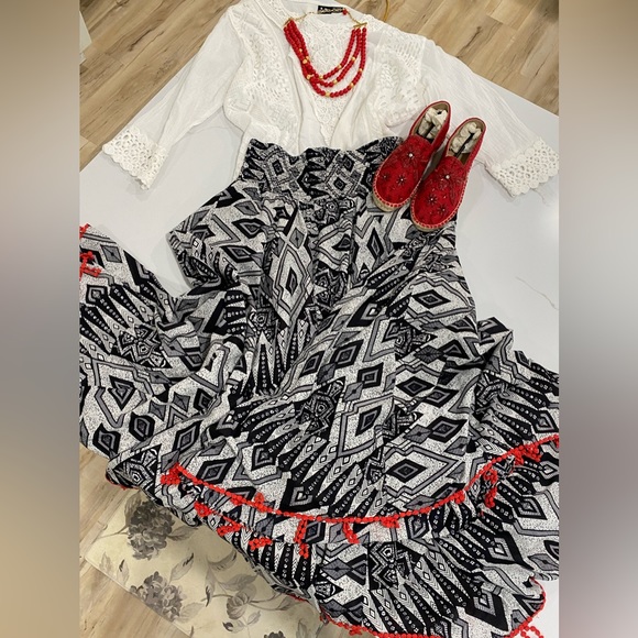 178. CHELSEA & THEODORE BLK/WHITE W/RED FRINGE SMOCK WAISTLINE FULL BODICE SKIRT - Picture 5 of 11